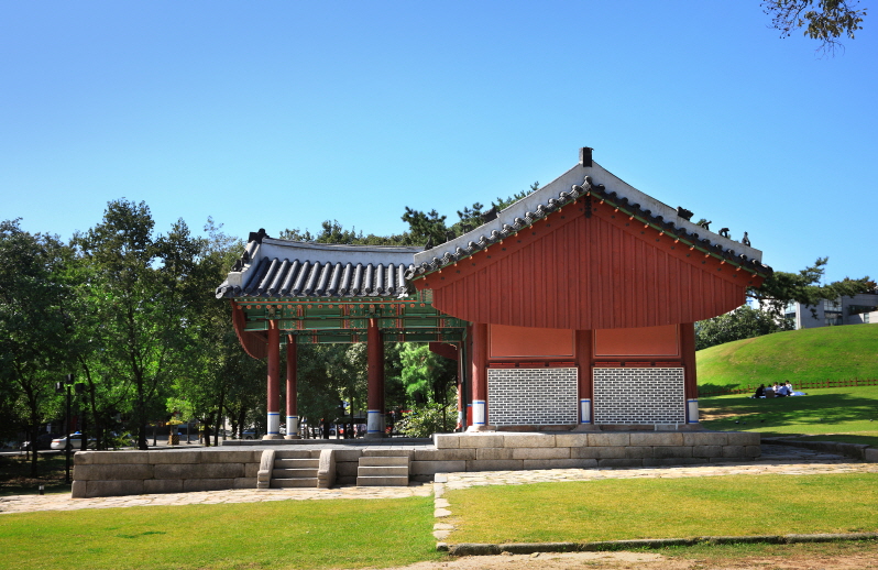 선릉의 정자각 우측면